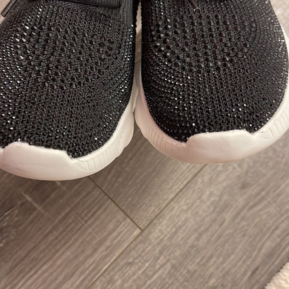 Shoes - Picture 2 of 6